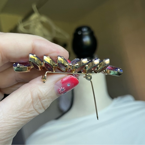 Vintage navette stone (glass) brooch -gold tone jewelry - Picture 4 of 12